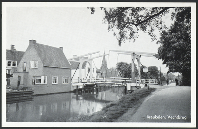 17197 Gezicht op de Vechtbrug over de Vecht te Breukelen, met links het huis Brugstraat 22.